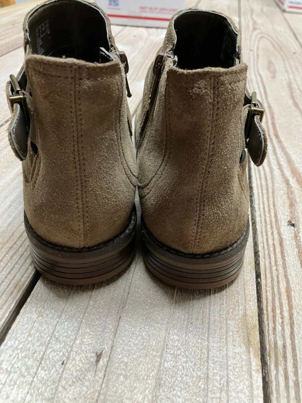 Clarks Men's Suede Chukka Boots in Olive/Tan